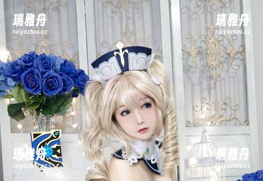 跟随Kitkat Cosplay的旅拍脚步：原图分享，轻松用幽默征服每个风景！